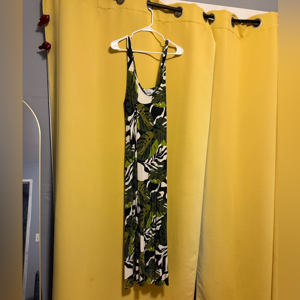 Fighting Eel L Leaf Print Maxi Dress